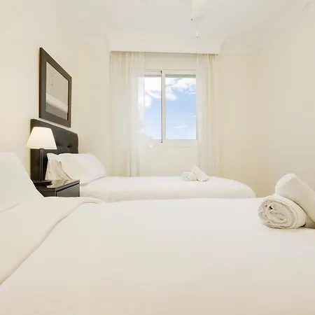 Cozy With Terrace And Huge Communal Swimming Pool And Tennis Courts In Puerto Banus