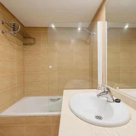 Apartment Cozy With Terrace And Huge Communal Swimming Pool And Tennis Courts In Puerto Banus Marbella